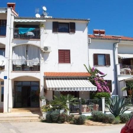 Olivia, Seaside Apartment In Medulin, Croatia Экстерьер фото